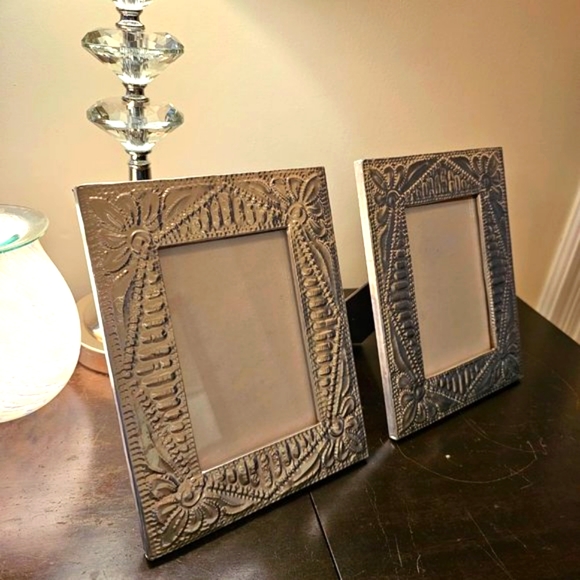 2 Picture Frames 4 x 6 - Picture 3 of 4